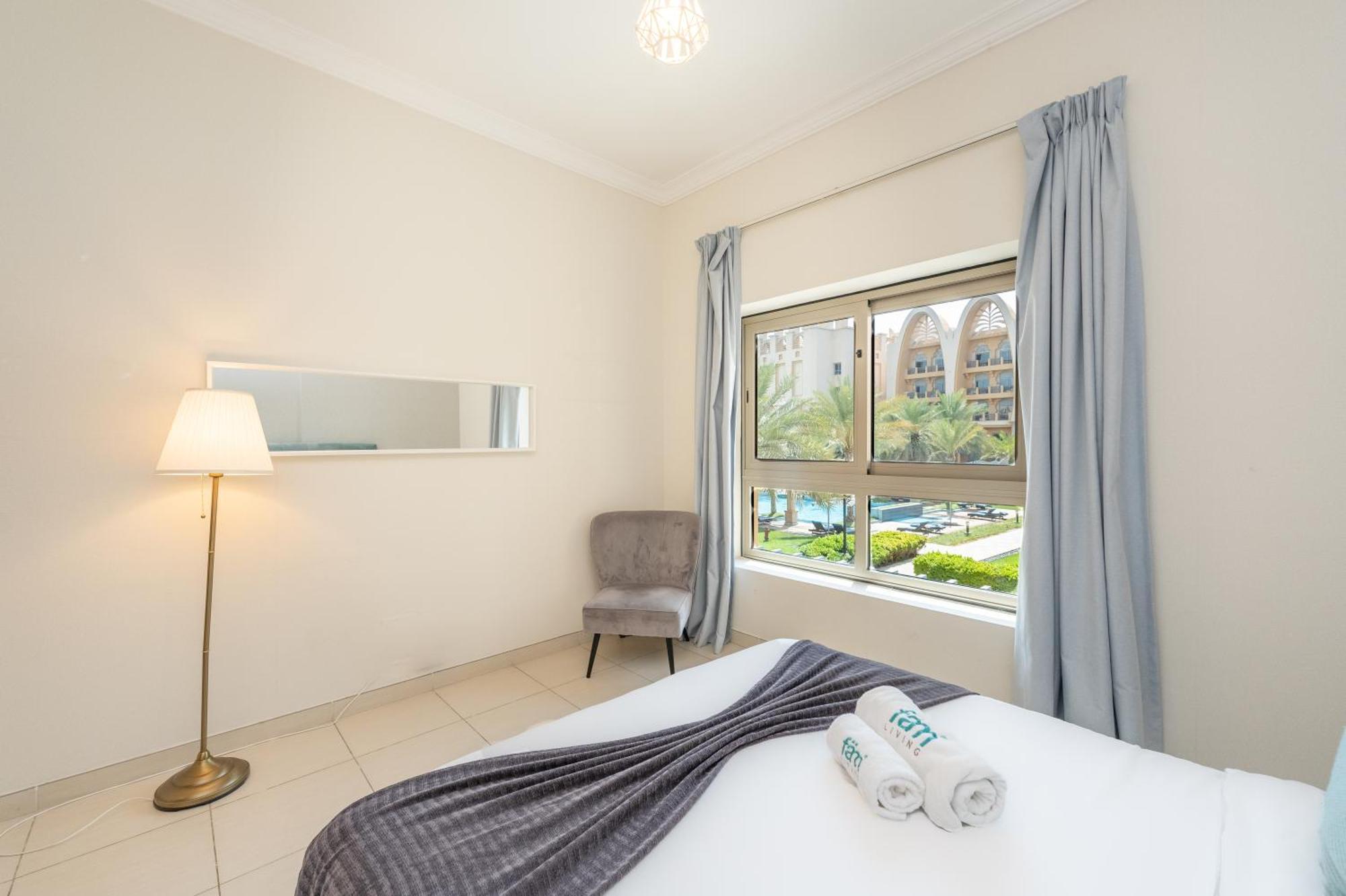 Fam Living - Palm Jumeirah Sarai - Private Beach *