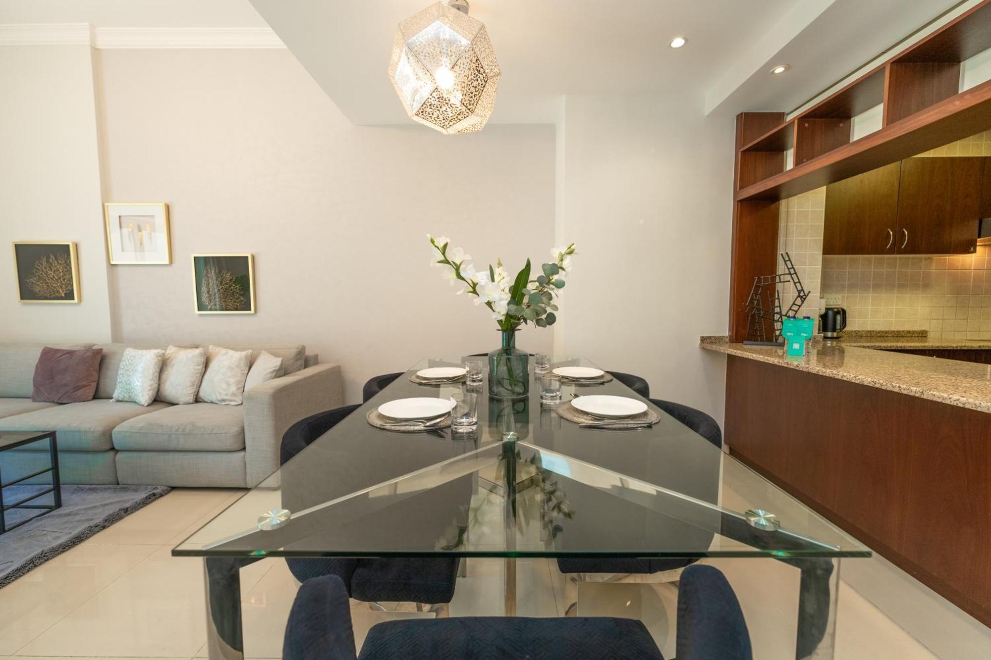 Fam Living - Palm Jumeirah Sarai - Private Beach Apartment *