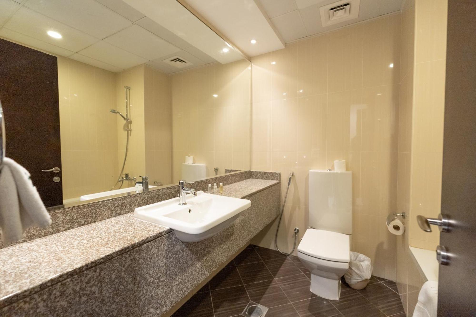 Fam Living - Palm Jumeirah Sarai - Private Beach *