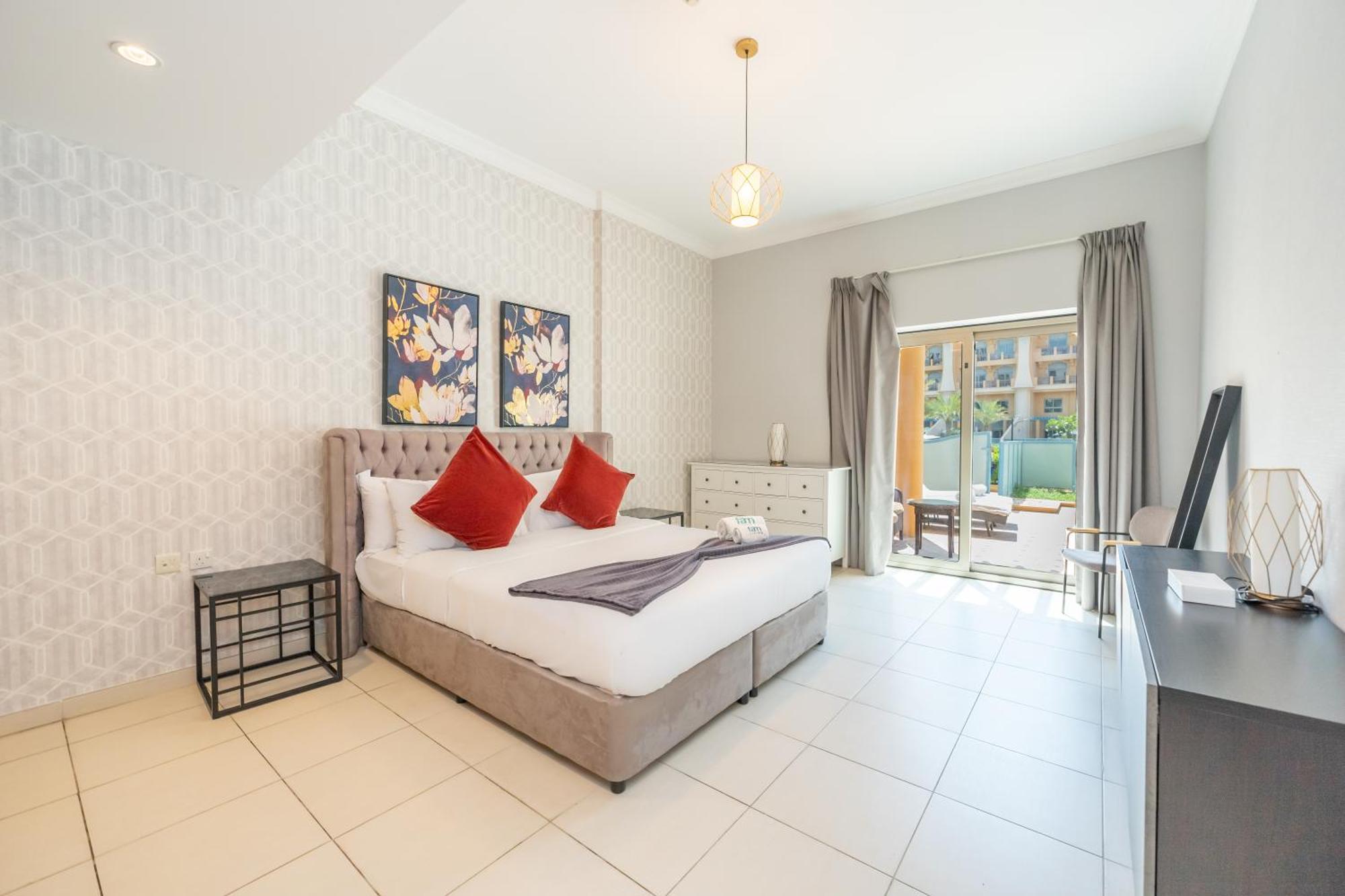 Apartment Fam Living - Palm Jumeirah Sarai - Private Beach *