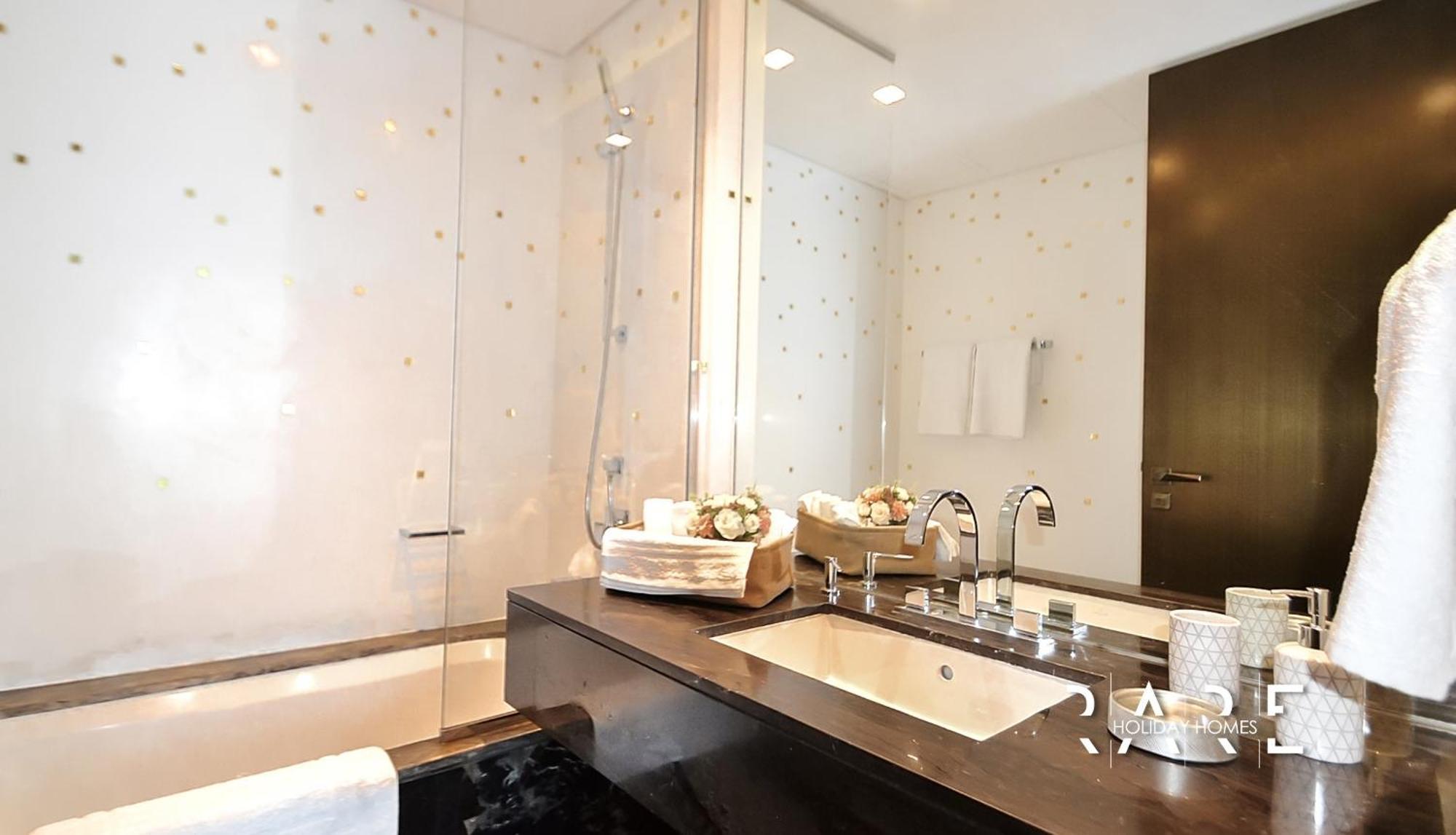 Apartment Rare Holiday Homes: Palm View Fendi In Damac Heights *