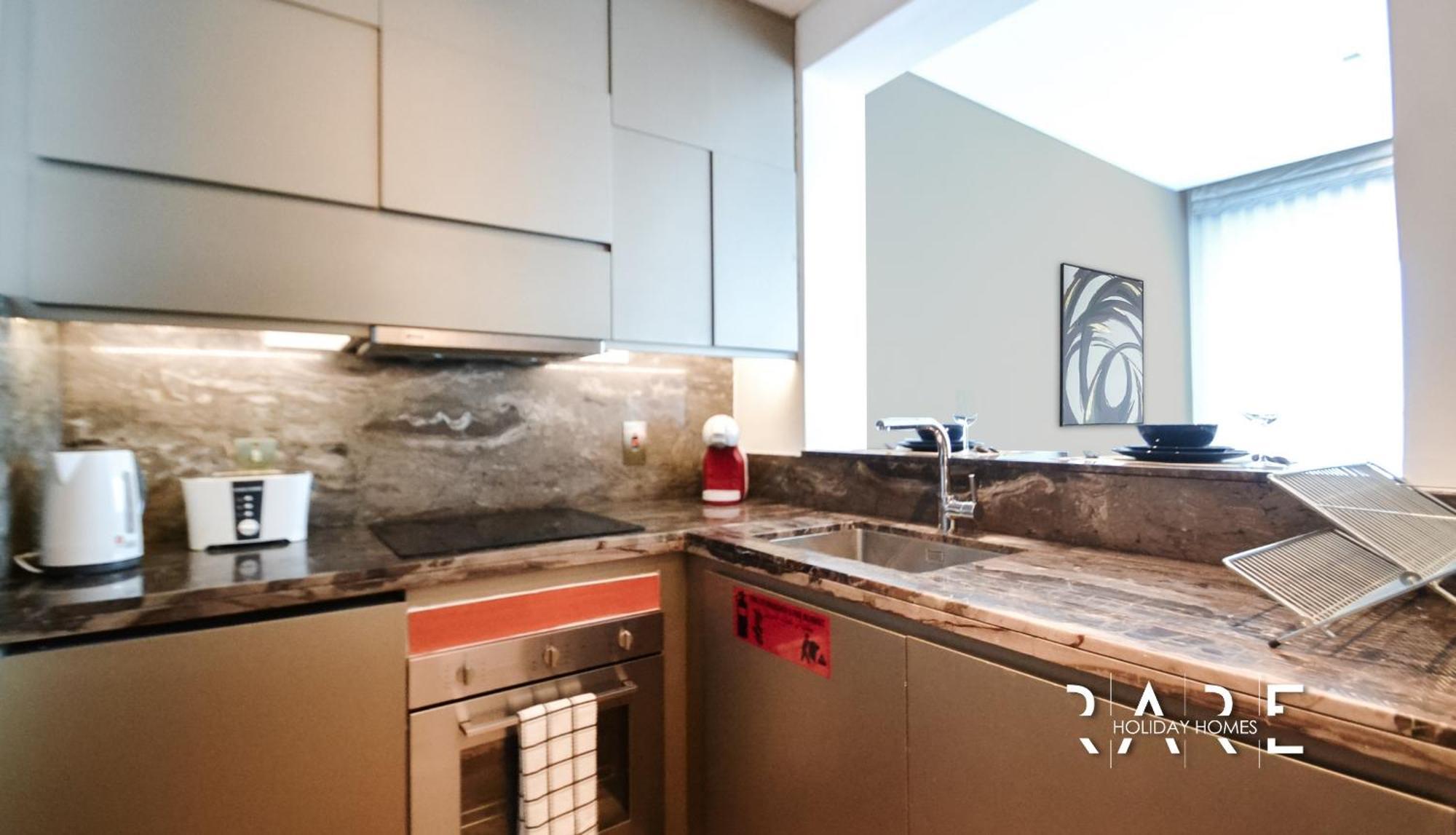 Apartment Rare Holiday Homes: Palm View Fendi In Damac Heights *