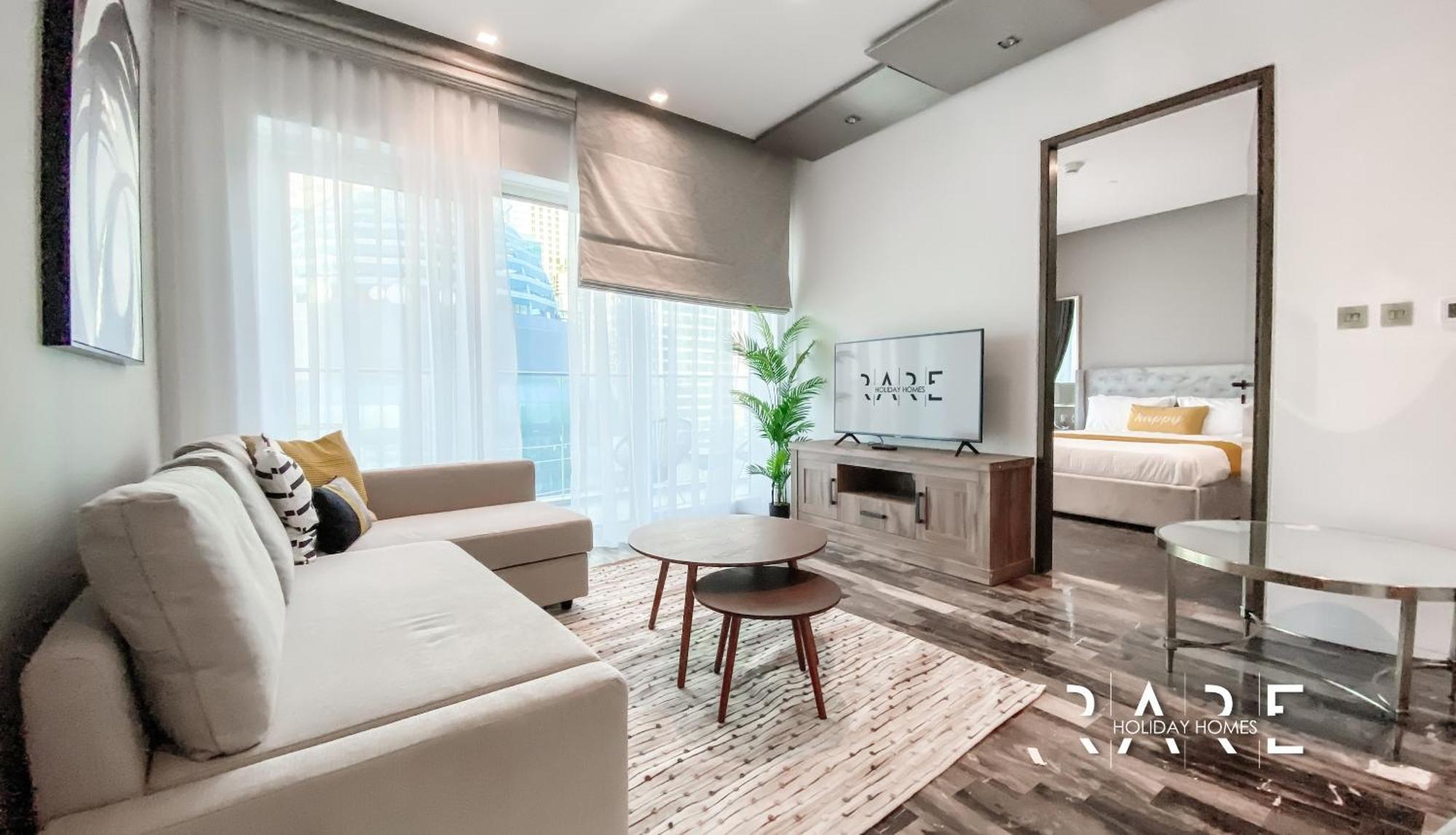 Apartment Rare Holiday Homes: Palm View Fendi In Damac Heights Dubai
