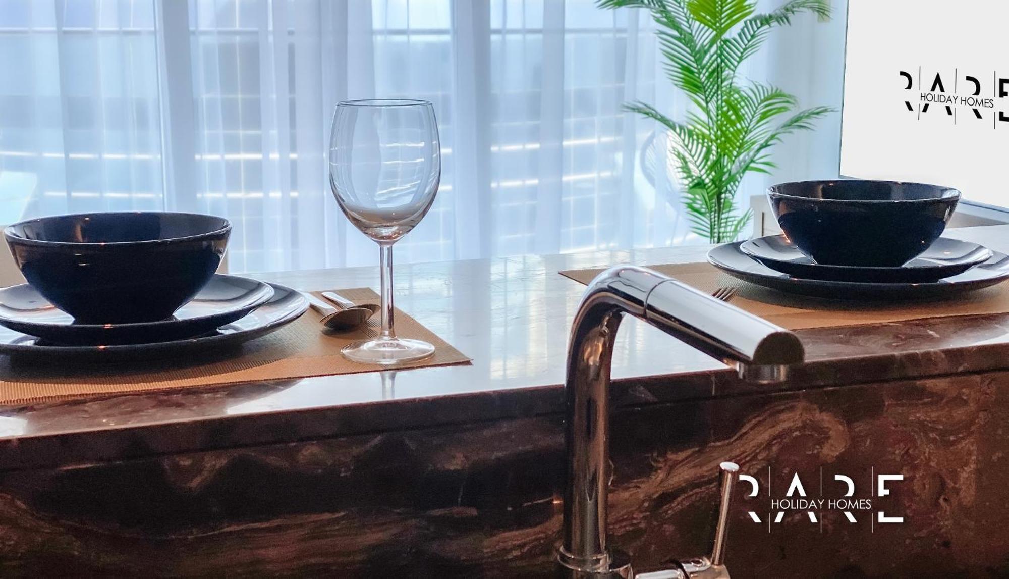 Apartment Rare Holiday Homes: Palm View Fendi In Damac Heights *