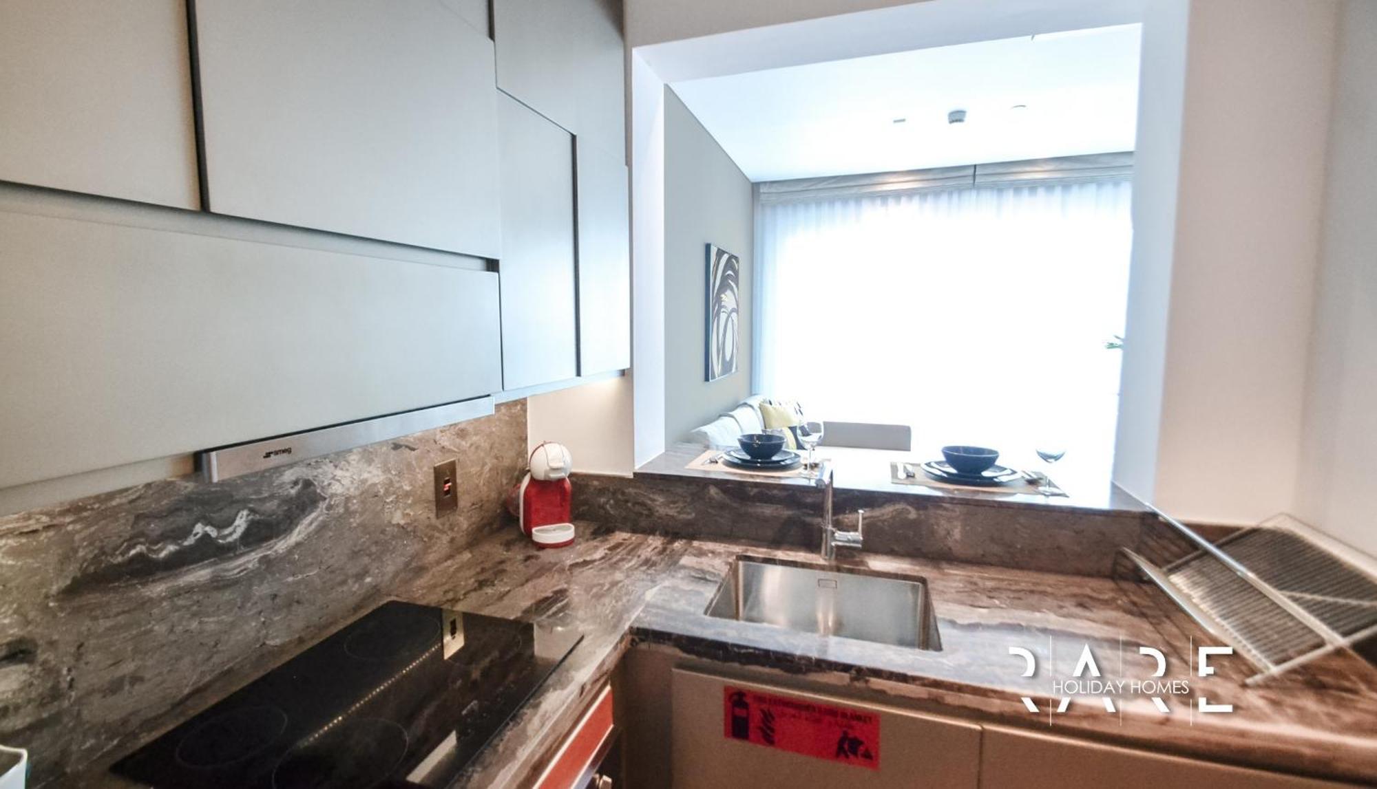 Apartment Rare Holiday Homes: Palm View Fendi In Damac Heights