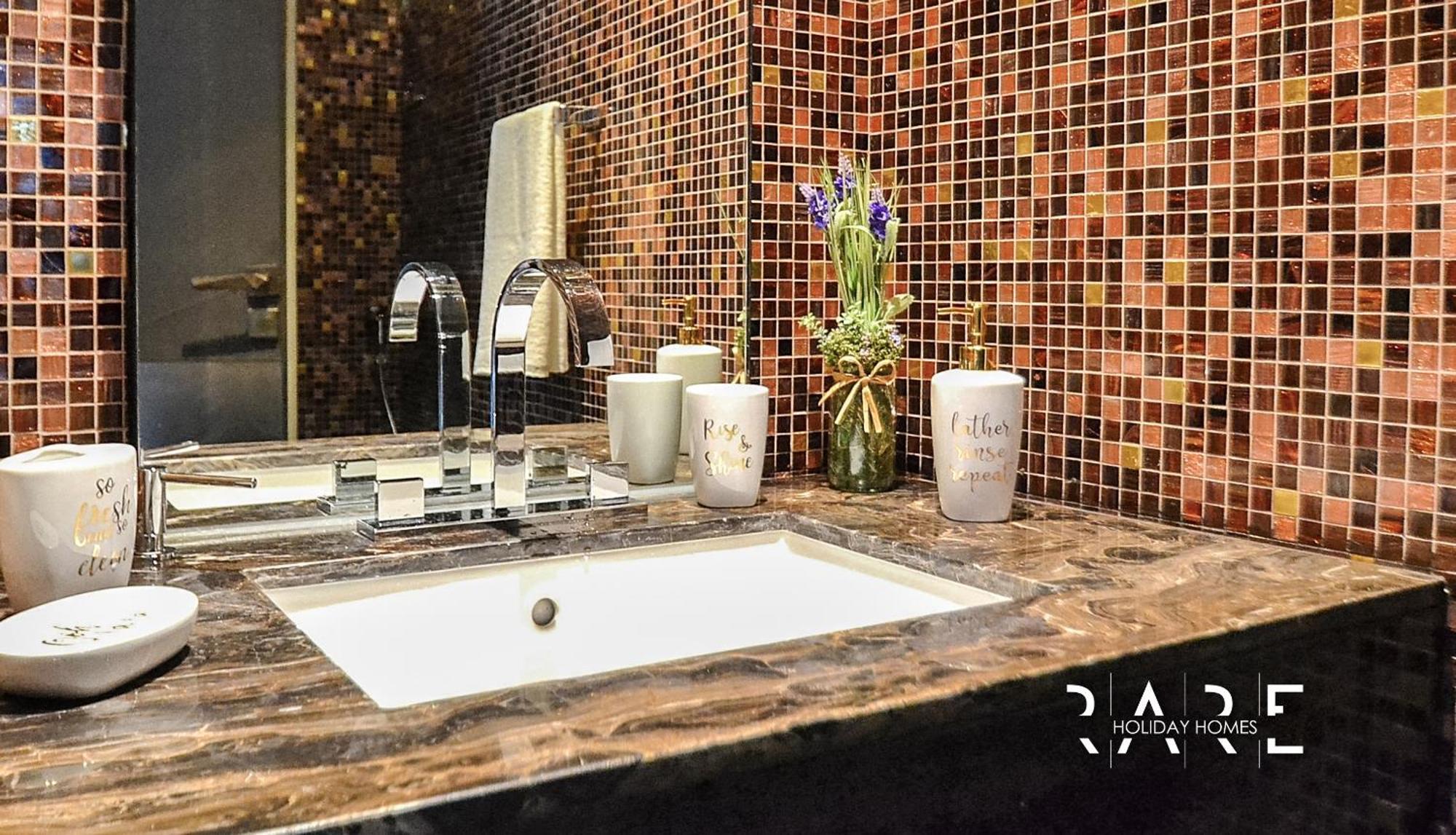Rare Holiday Homes: Palm View Fendi In Damac Heights Apartment