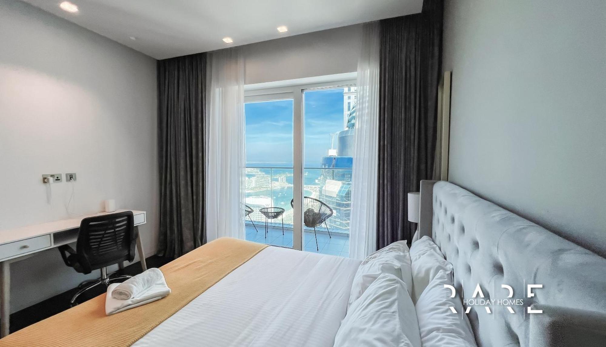 Apartment Rare Holiday Homes: Palm View Fendi In Damac Heights