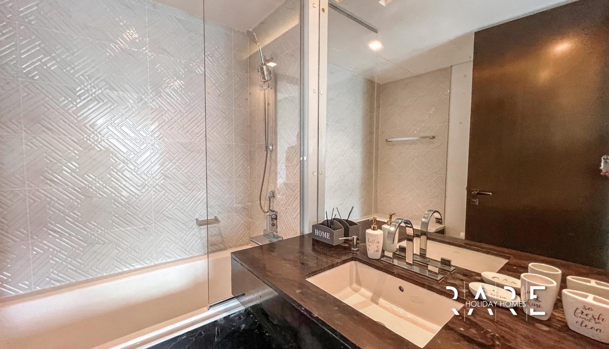 Rare Holiday Homes: Palm View Fendi In Damac Heights Apartment