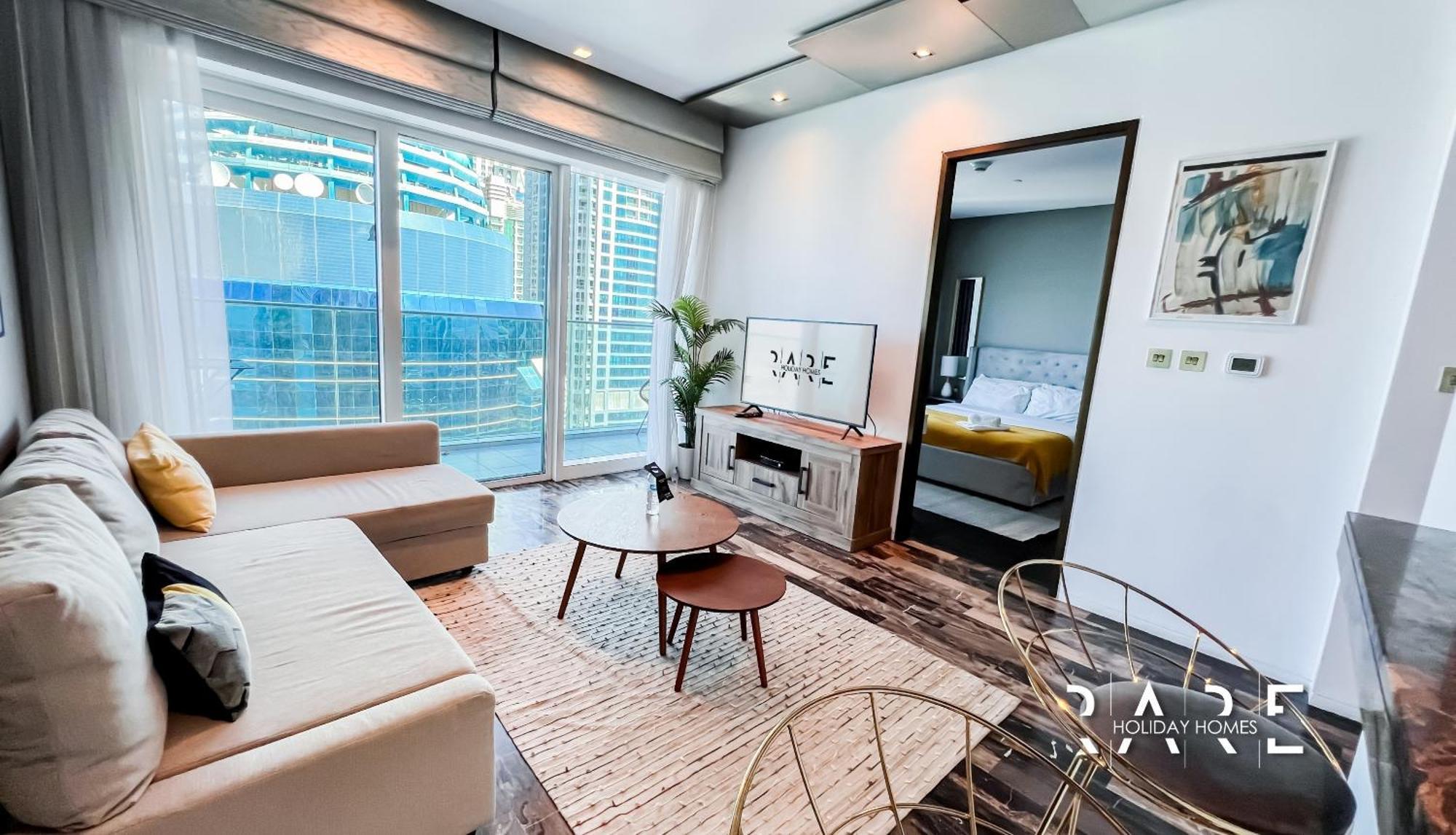 Apartment Rare Holiday Homes: Palm View Fendi In Damac Heights Dubai