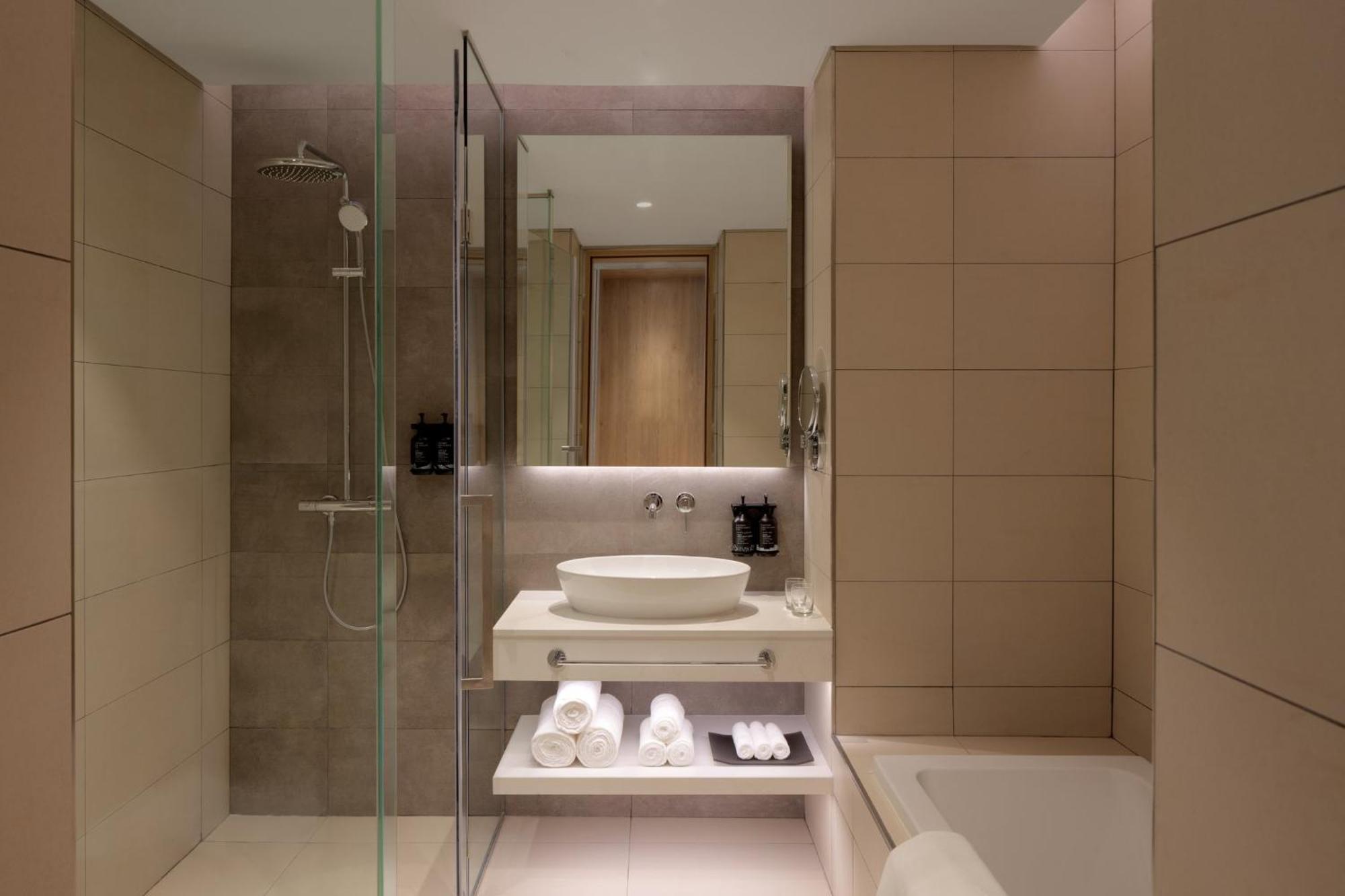 Business Bay By Ihg Hotell 4*