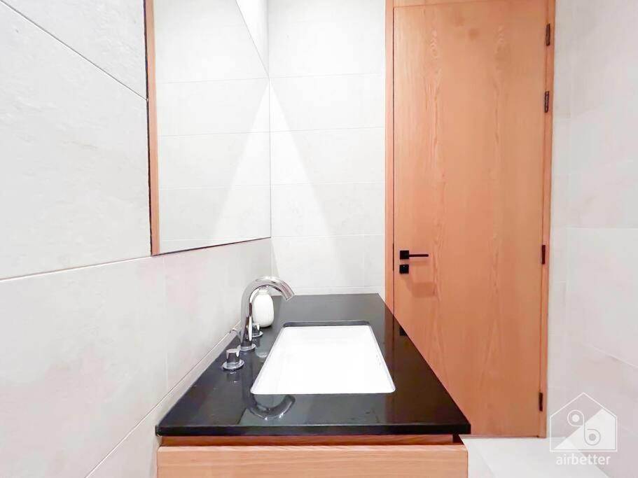 Luxury & Style At Res110 With Balcony & View Apartemen *