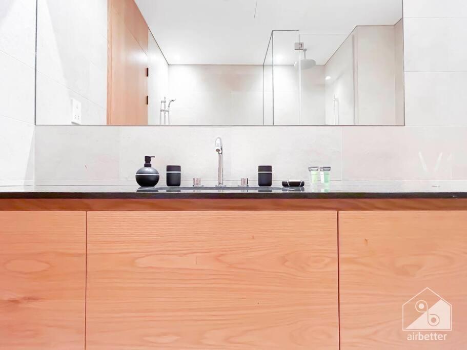 Luxury & Style At Res110 With Balcony & View Apartemen *