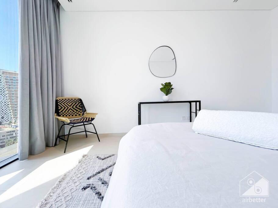 Luxury & Style At Res110 With Balcony & View Apartemen Dubai