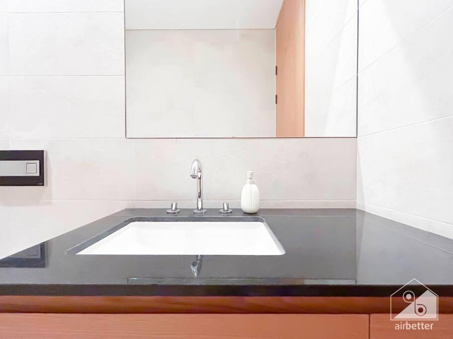Apartemen Luxury & Style At Res110 With Balcony & View