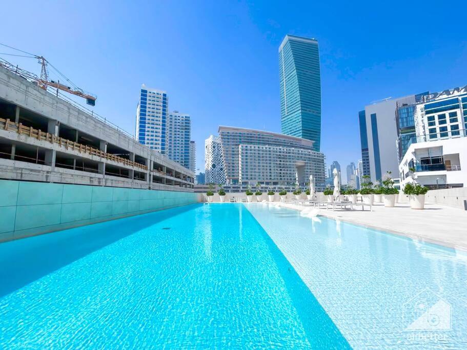 Luxury & Style At Res110 With Balcony & View Apartemen Dubai