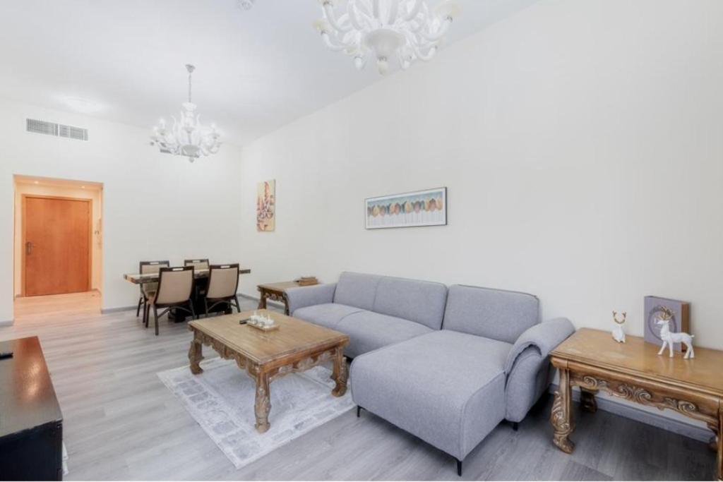 Apartament 1 Bed Modern In Axis 8 Dubai