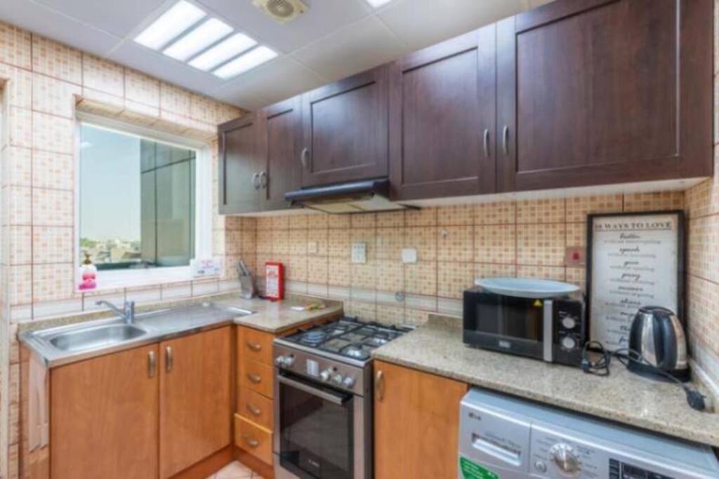 1 Bed Modern In Axis 8 * Dubaï