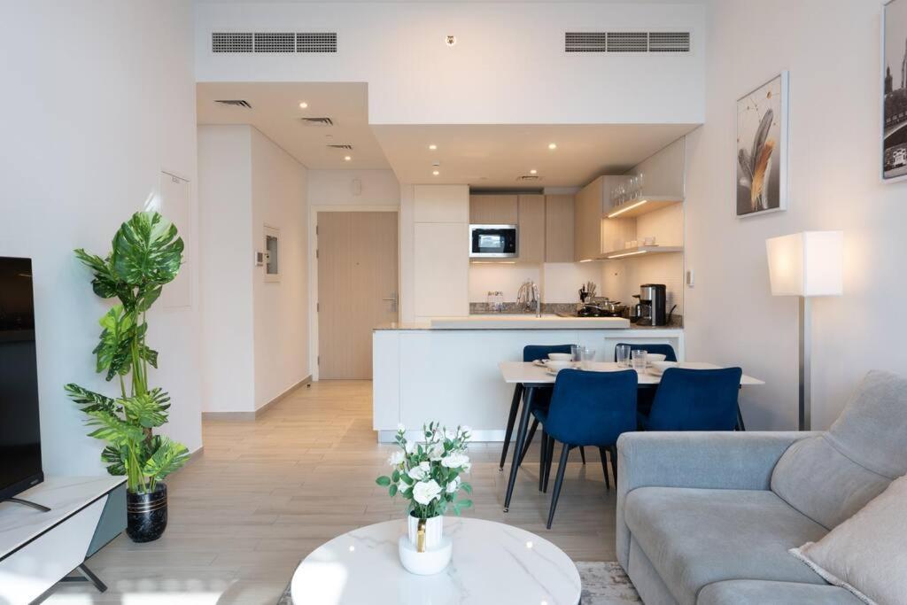 Spacious 2br With Community View Appartement *