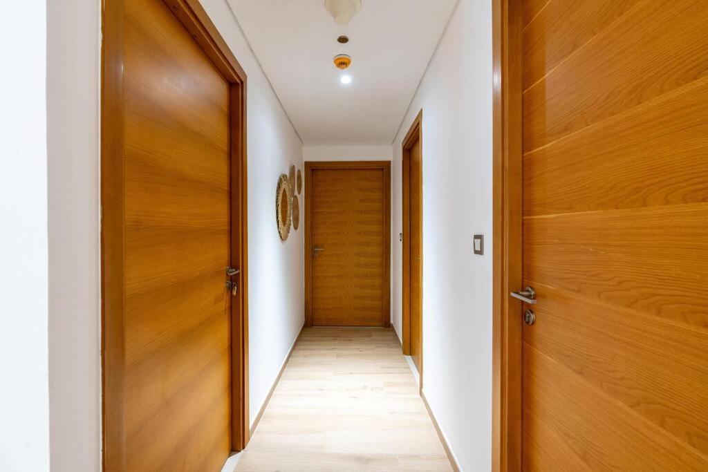 Large 2 Bedroom - Metro At 2 Min Appartement *