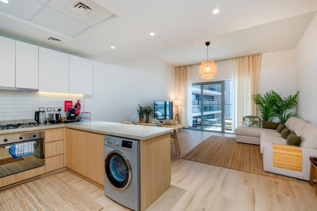 Appartement Large 2 Bedroom - Metro At 2 Min Dubaï