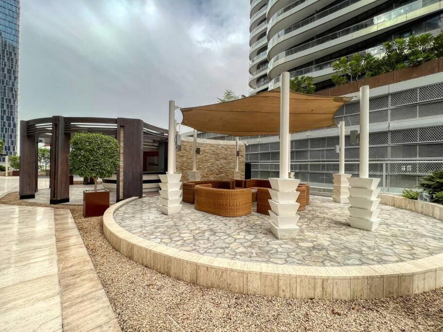 First Class 2br Modern Downtown Retreat Appartement Dubaï