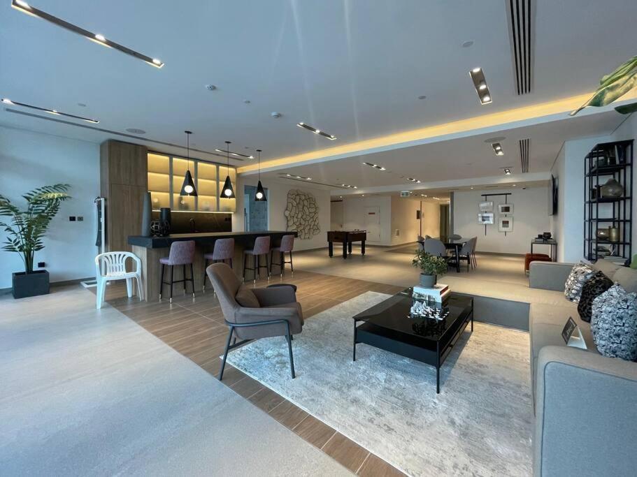First Class Stylish Urban Escape Apartamento Dubái