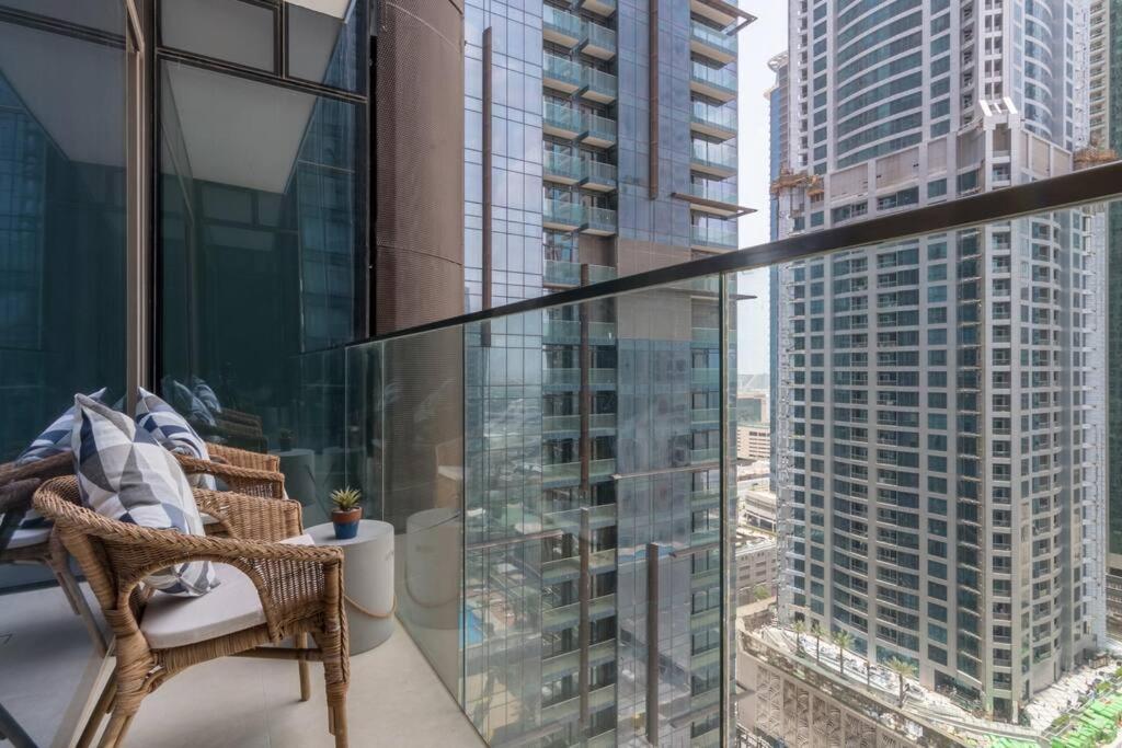 First Class 1br Stunning And Spacious Appartement *