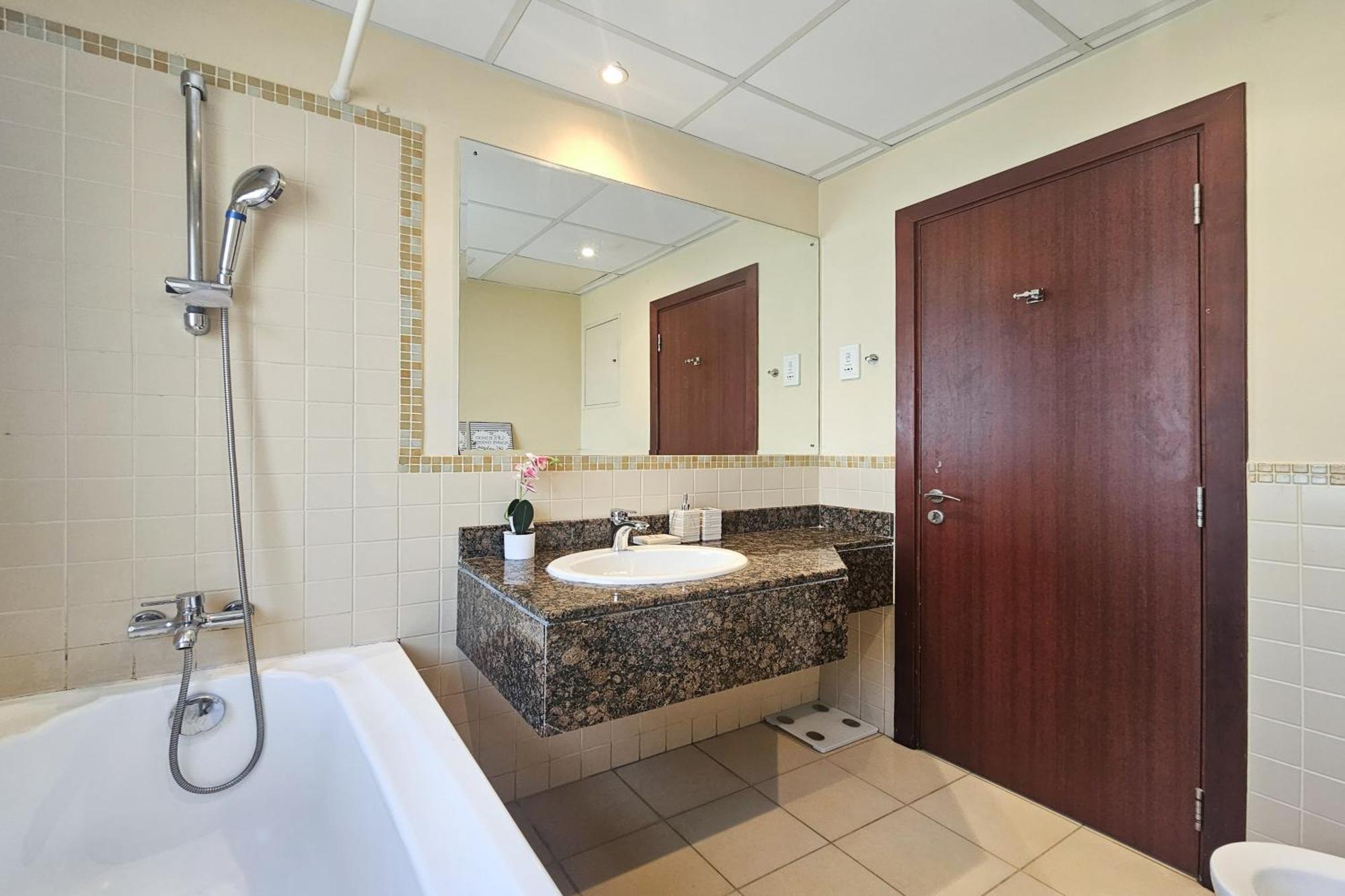 Elegant 1 Bhk In Jbr Near By Truebleu Apartamento *
