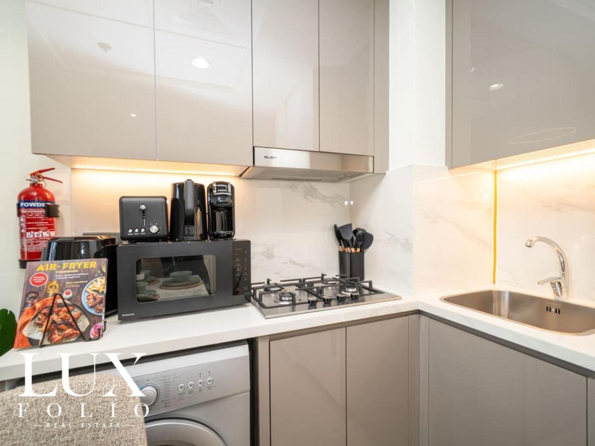 Chic 1 Bed Meydan Escape With A Pool View Apartamento Dubai