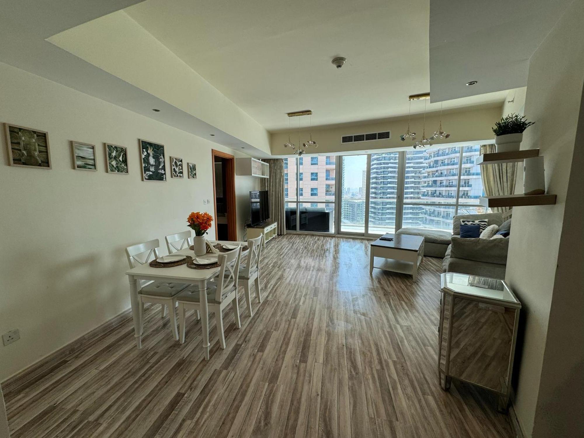 2 Bedroom & 3 Bath In Marina - Walking Distance To Jbr!