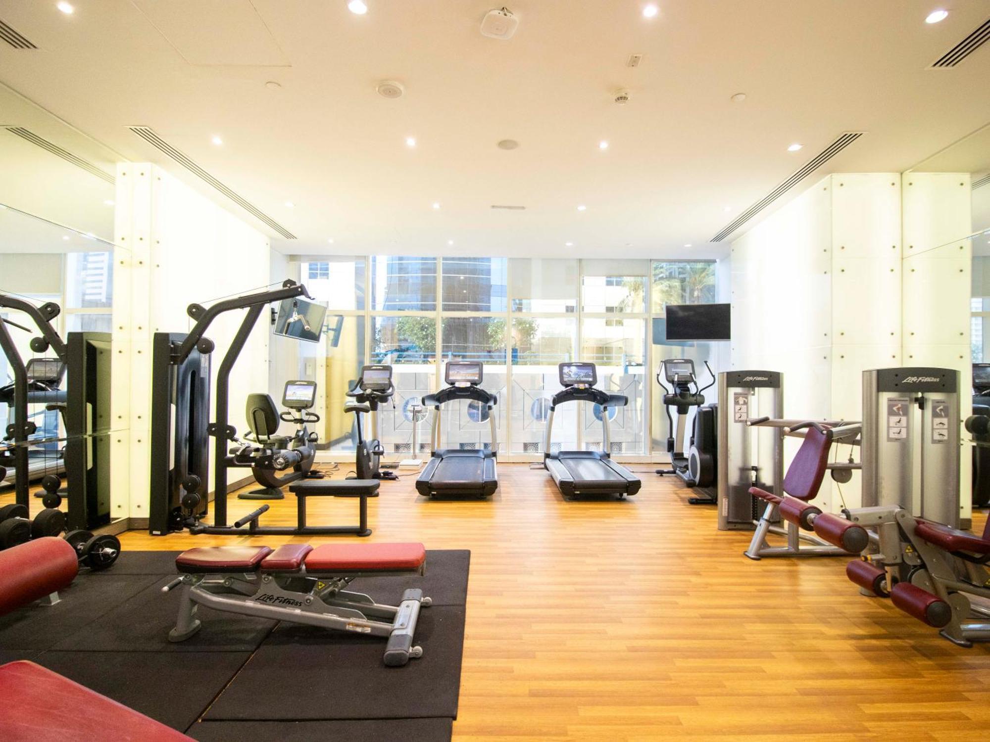 Urban Retreat: Sea View In Marina Apartemen