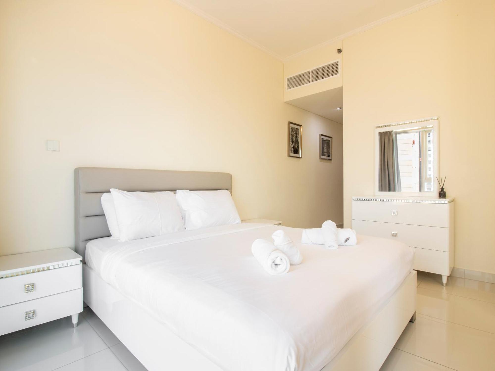 Urban Retreat: Sea View In Marina Apartemen *