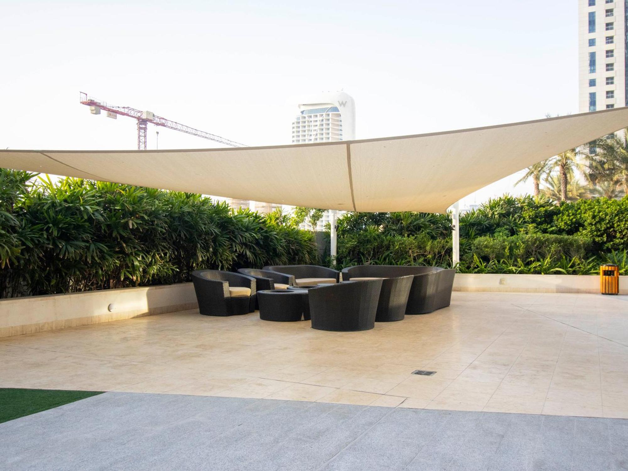Urban Retreat: Sea View In Marina Lejlighed