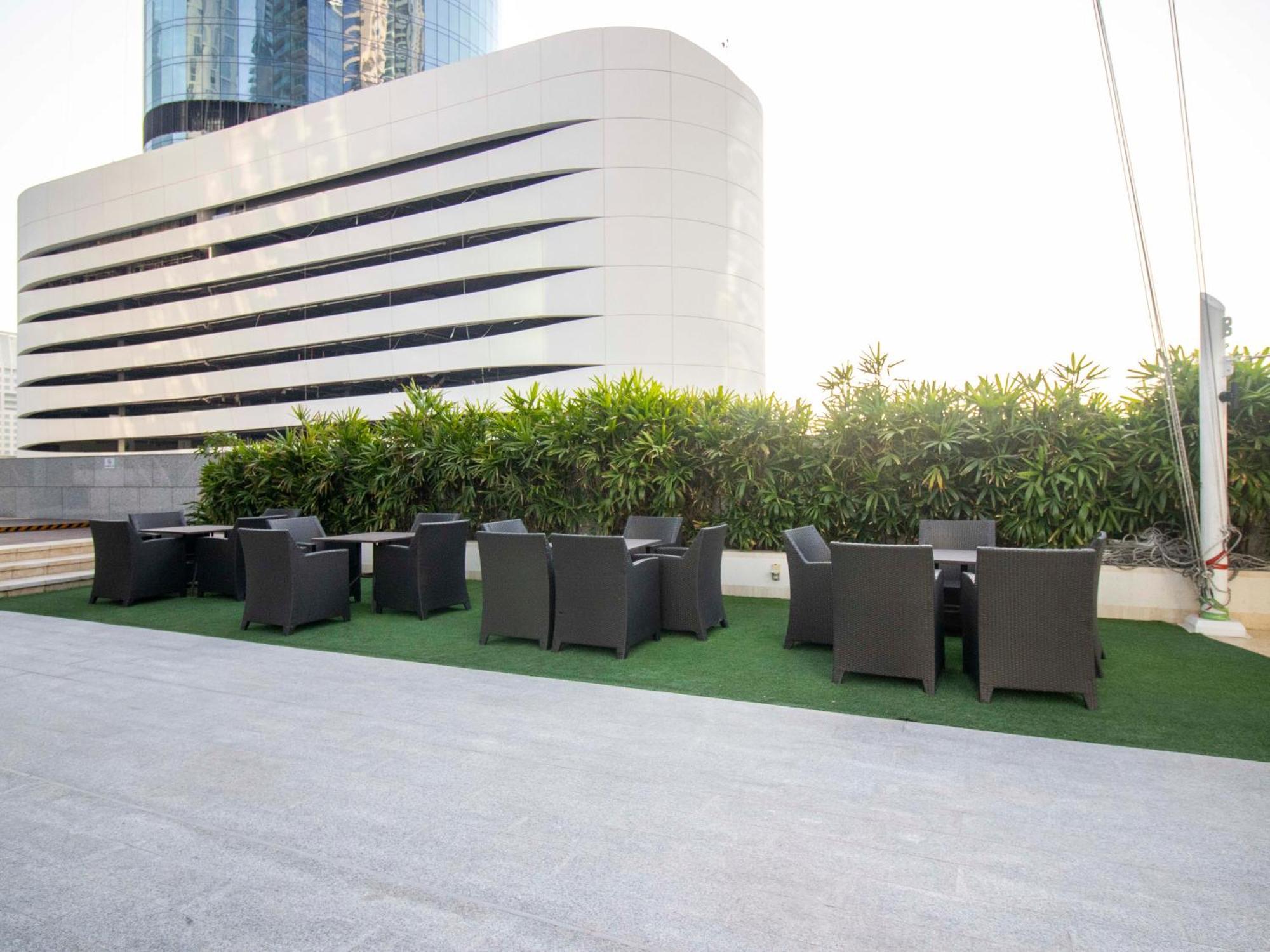 Urban Retreat: Sea View In Marina Lejlighed Dubai