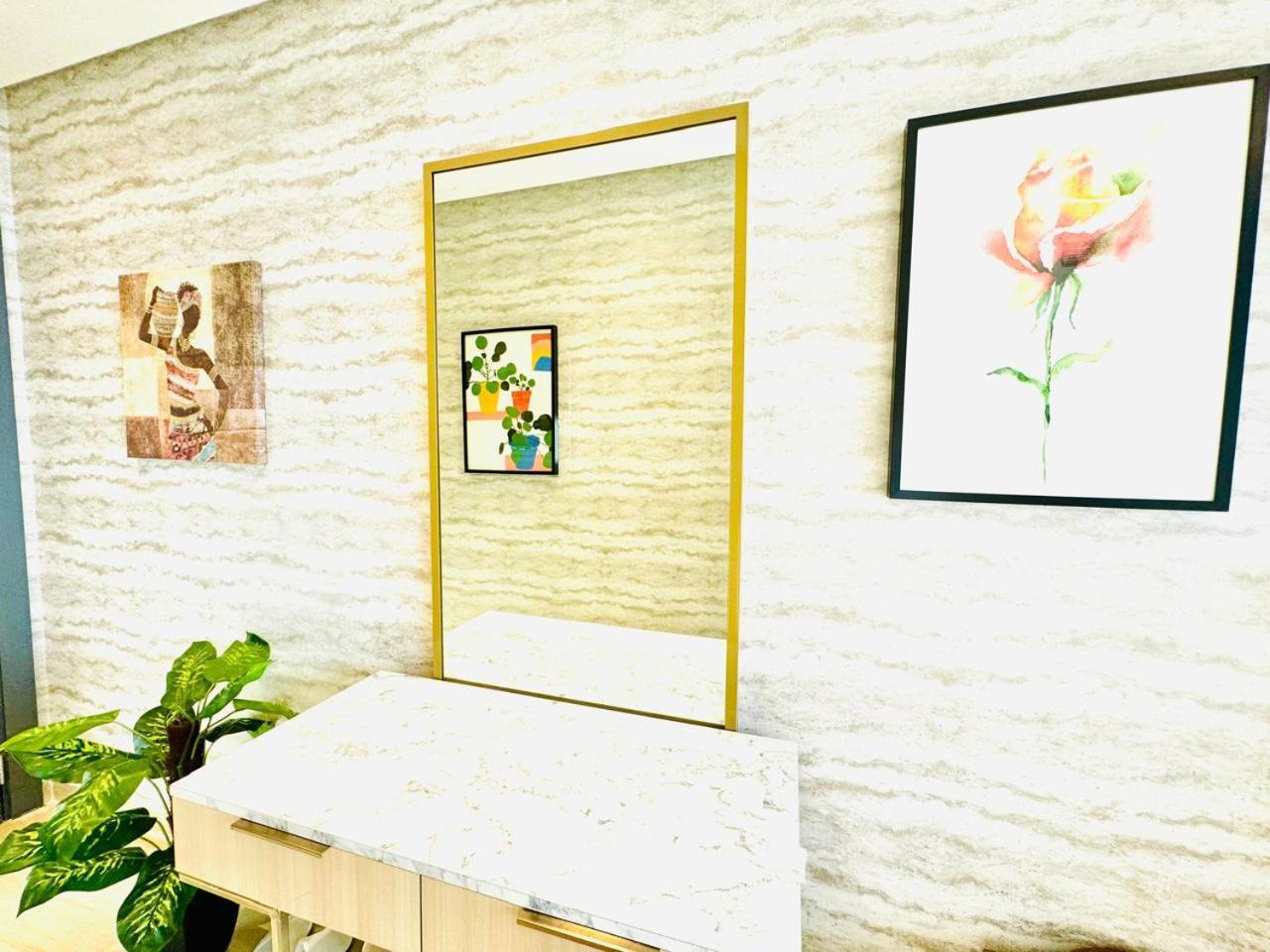 Cloud 9 - Chic With Views In Regina Tower Appartement *
