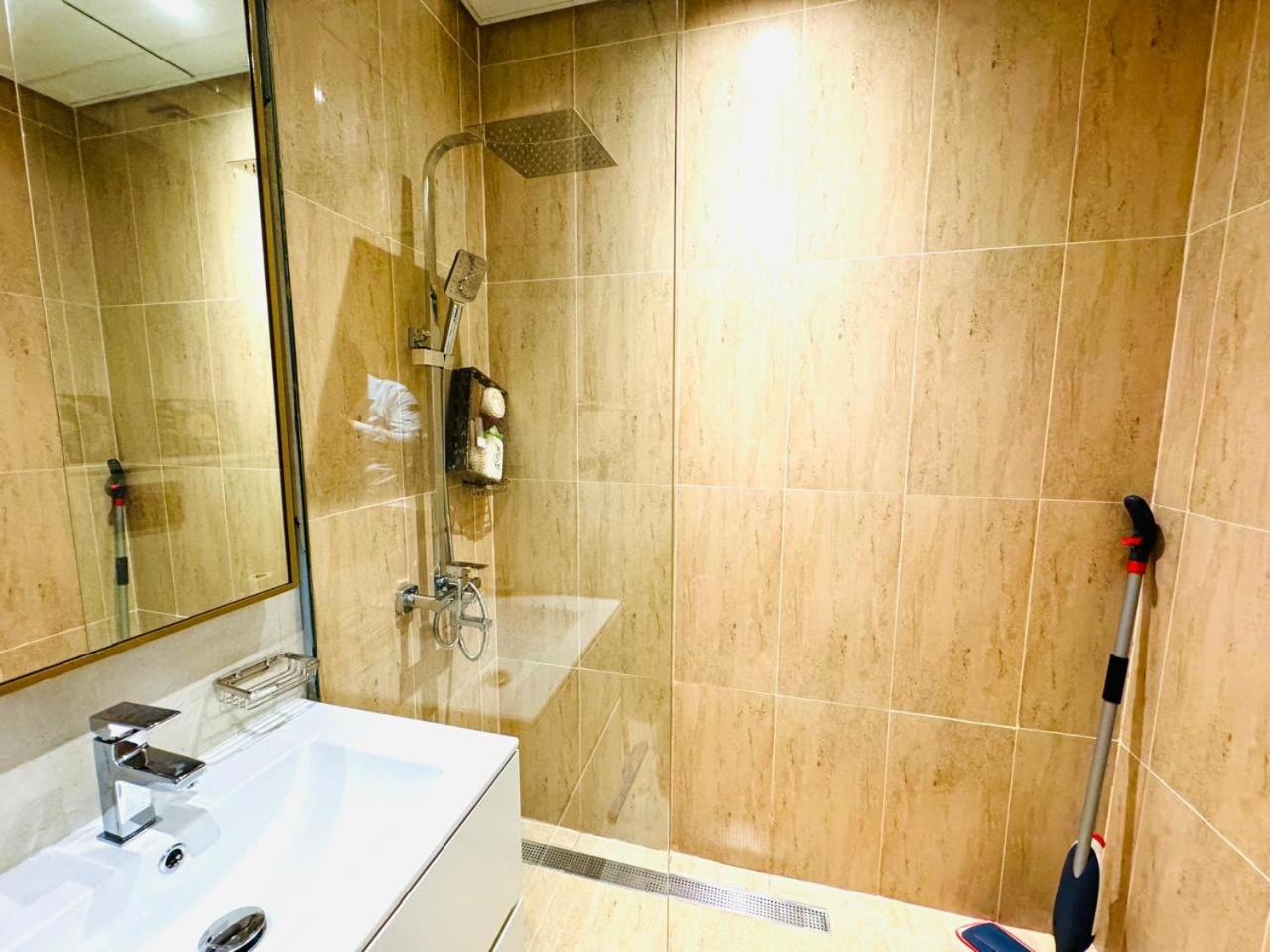 Appartement Cloud 9 - Chic With Views In Regina Tower *