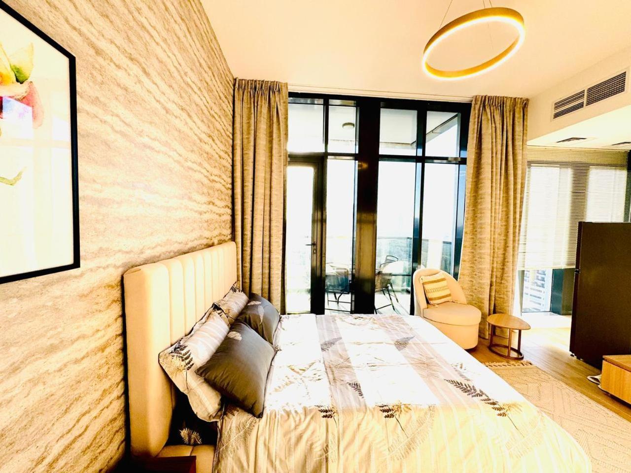 Cloud 9 - Chic With Views In Regina Tower Dubaï