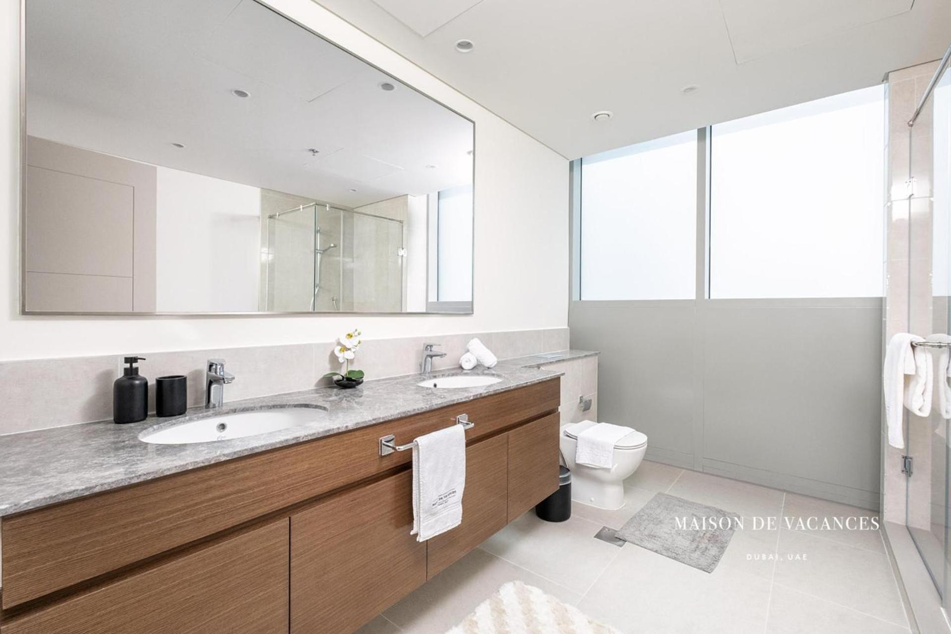 Three Bedroom In Downtown With Burj Khalifa View * Dubái