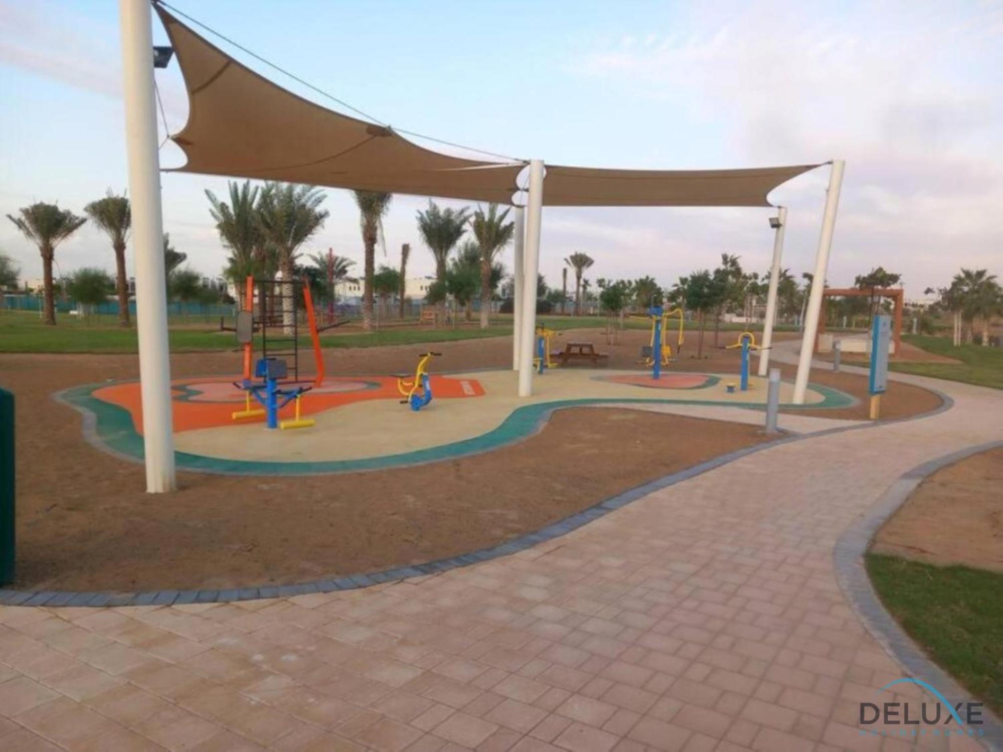 Tranquil 3br Townhouse At Albizia Damac Hills 2 By Deluxe Homes Appartement Dubaï