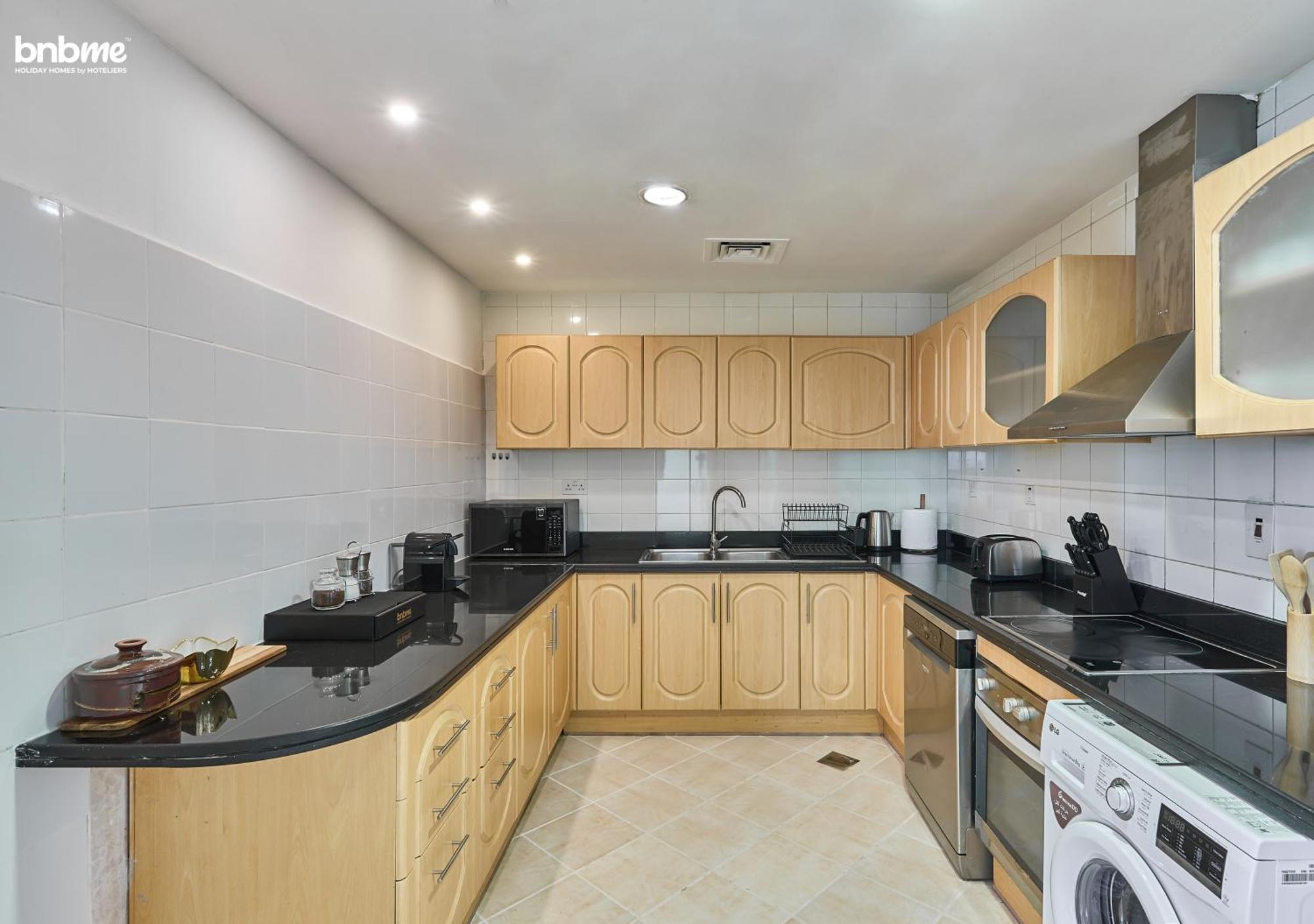 Bnbmehomes - Damac Waves Tower Apartment Dubai