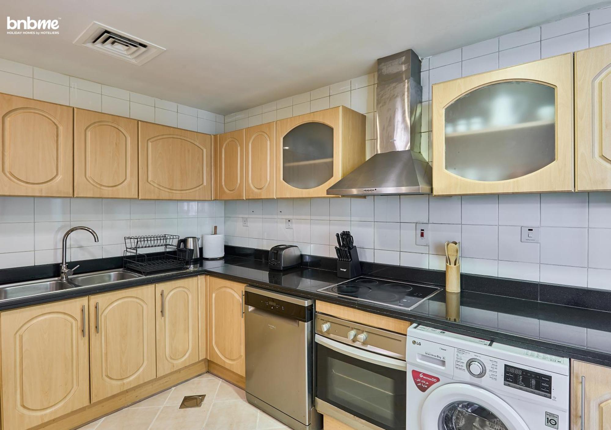 Bnbmehomes - Damac Waves Tower Apartment *