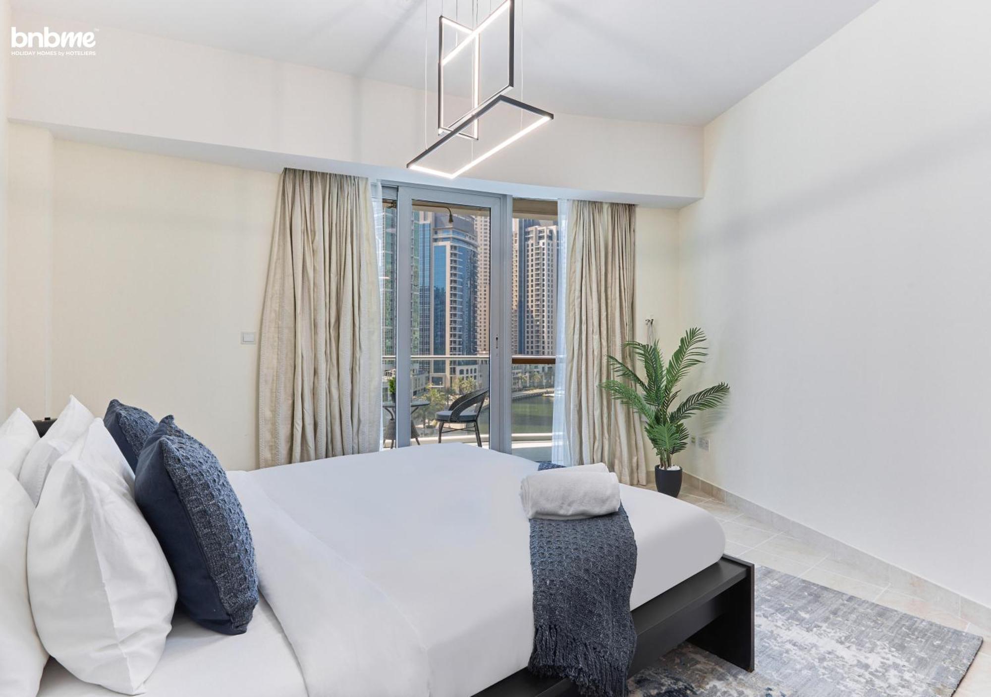 Bnbmehomes - Damac Waves Tower Apartment *
