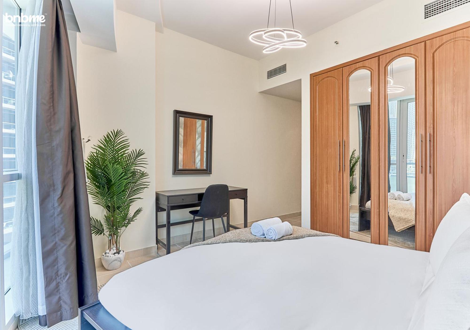 Bnbmehomes - Damac Waves Tower Apartment Dubai