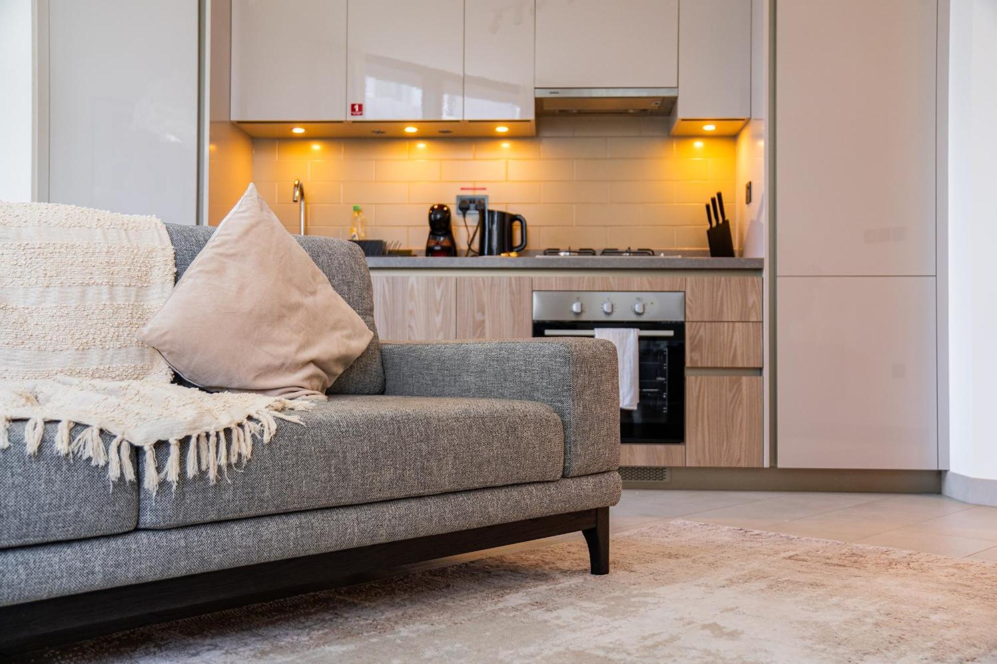 Apartment Kid-friendly 2br - Secure, And Peaceful Dubai