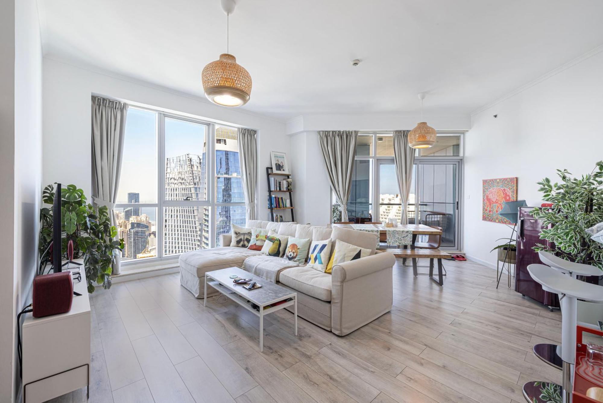 Stunning High Floor With Partial Sea View 2br In Marina Dubaï