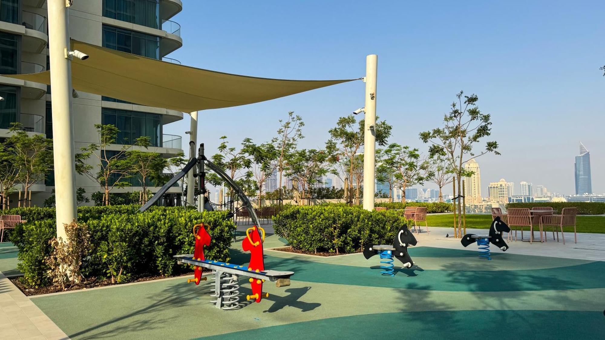 Beachfront 2-bdr, High Floor, Sea And Palm View, Access Appartement Dubaï