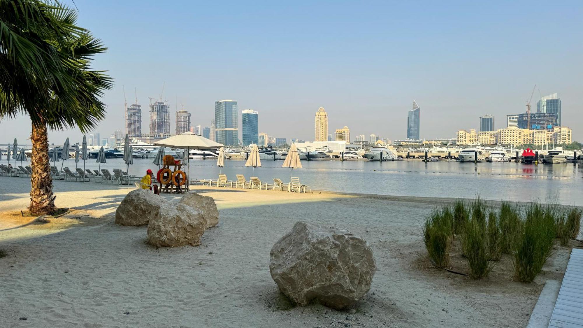 Beachfront 2-bdr, High Floor, Sea And Palm View, Access Dubaï
