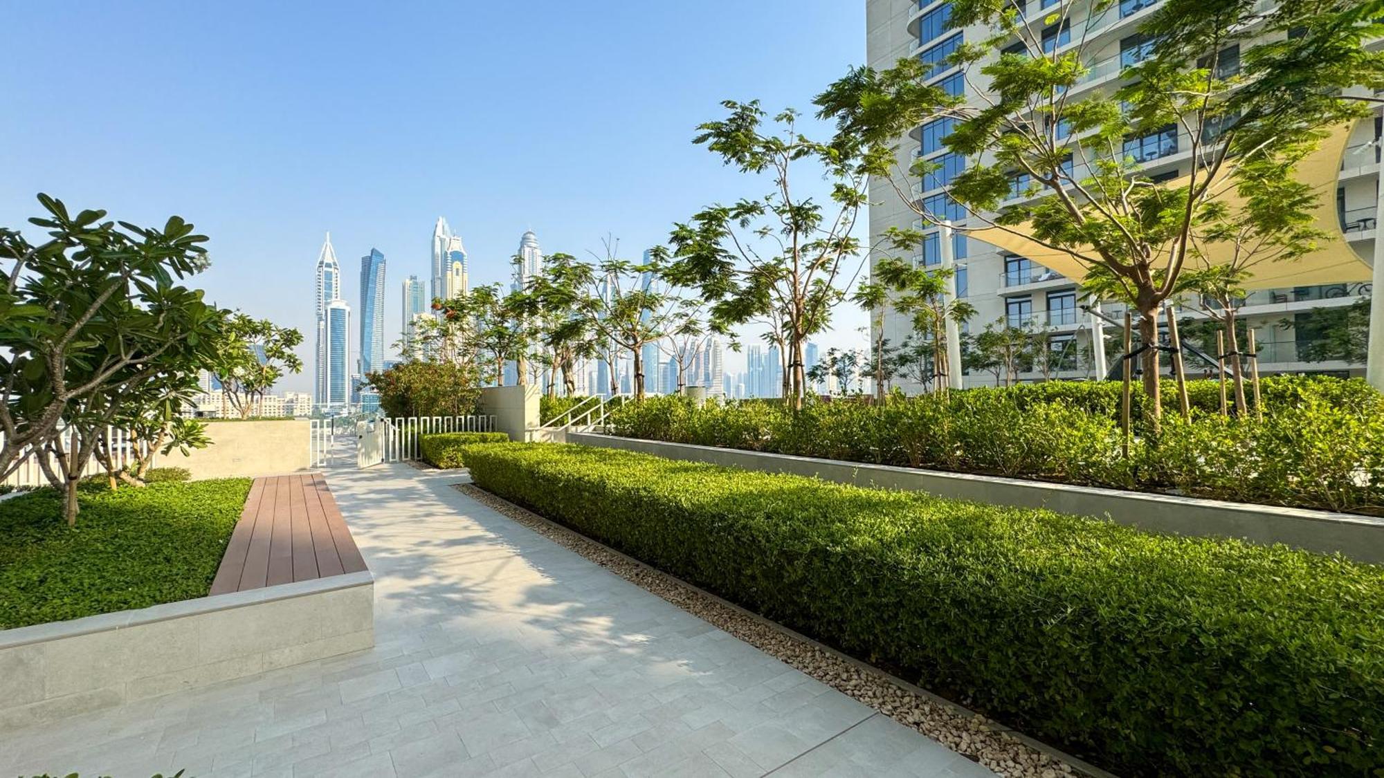 Beachfront 2-bdr, High Floor, Sea And Palm View, Access Appartement Dubaï