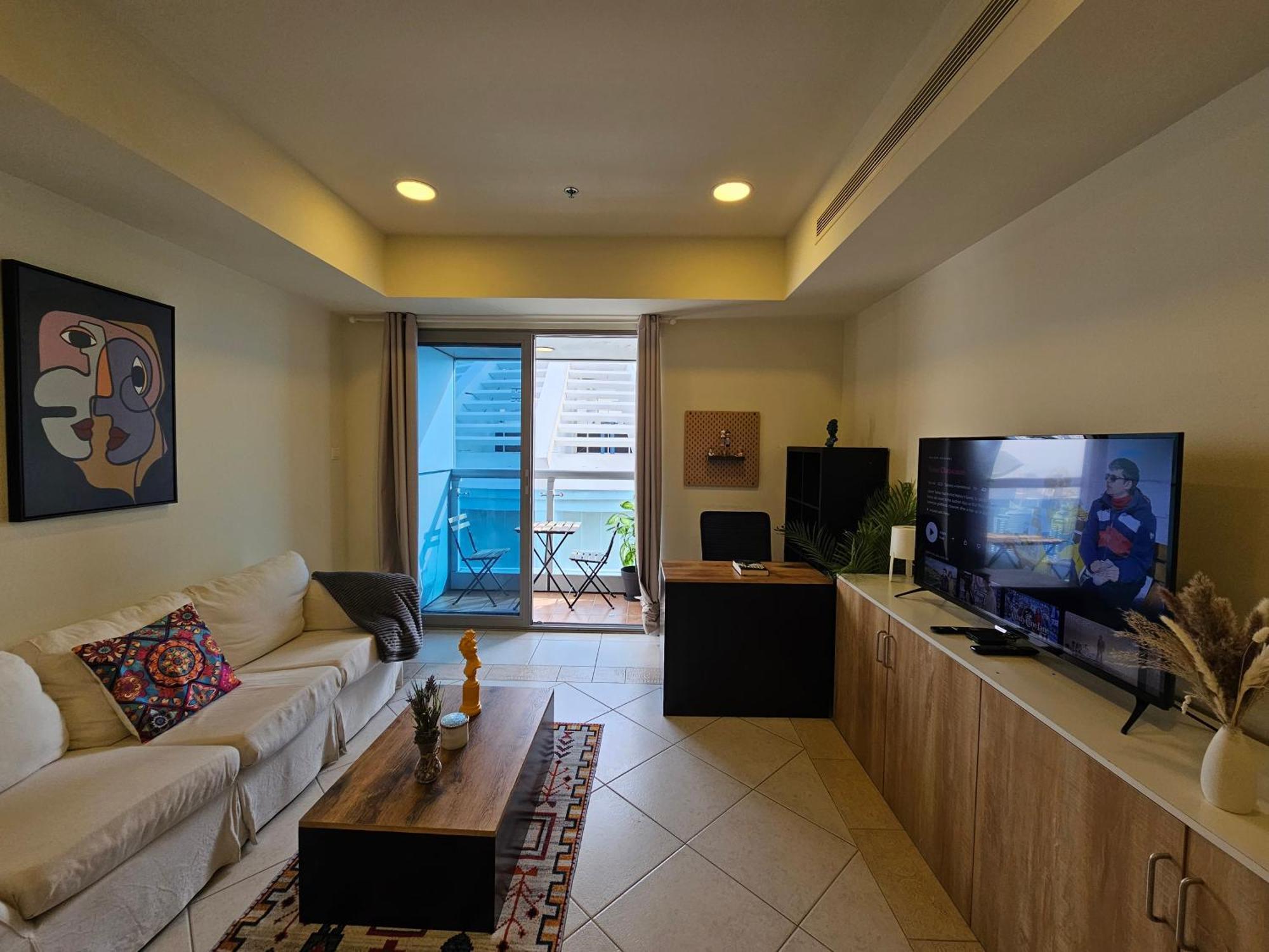 Homestay Super Host At Highest Residential Tower In The World, Private In A Shared Dubai