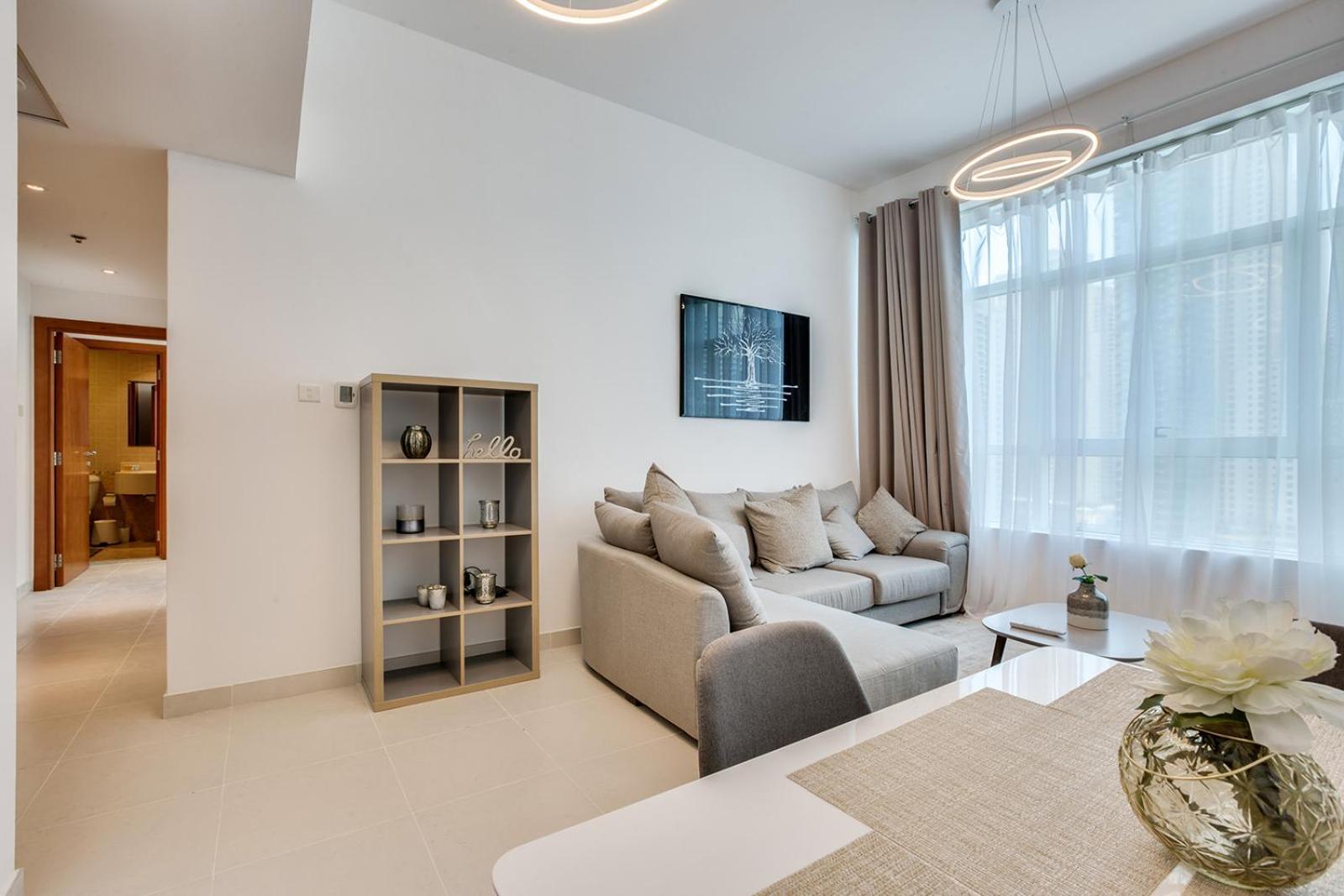 Stylish 2bd With Great View In Marina View Tower *